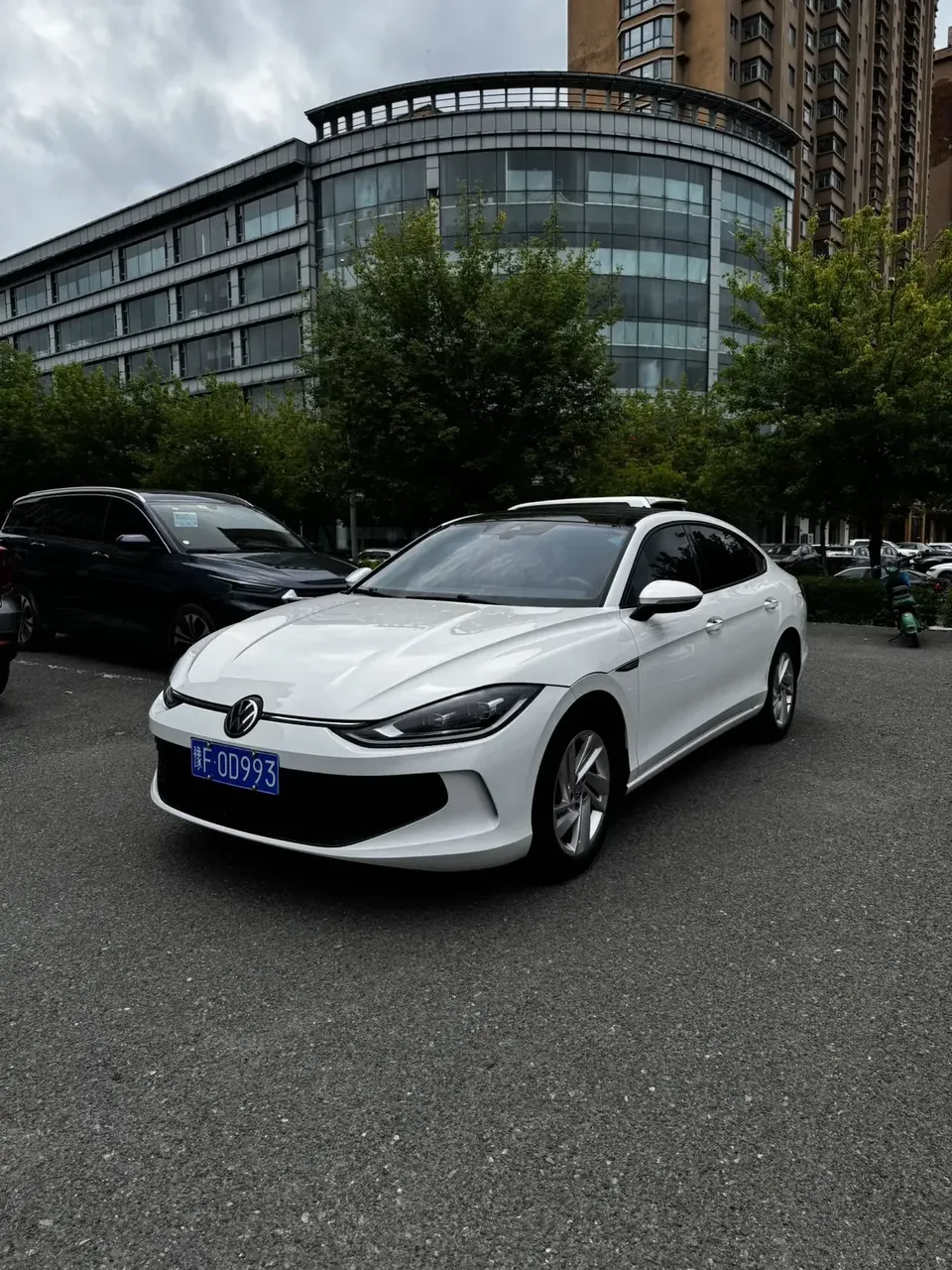 Volkswagen Lamando Lingdu 2023 Lingdu L 280TSI DSG Hot Edition 2023 — photo 1, buy with delivery to Moscow