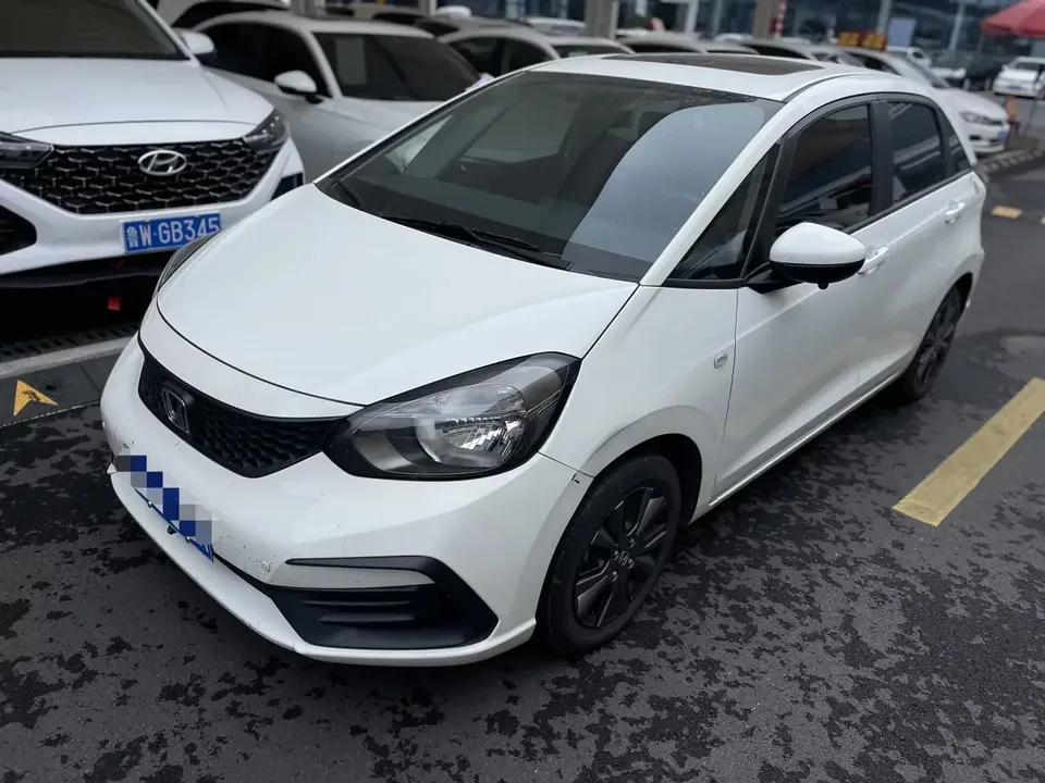 Honda FIT Fit 2022 1.5L CVT Trendy Sunroof Edition 2023 — photo 1, buy with delivery to Moscow