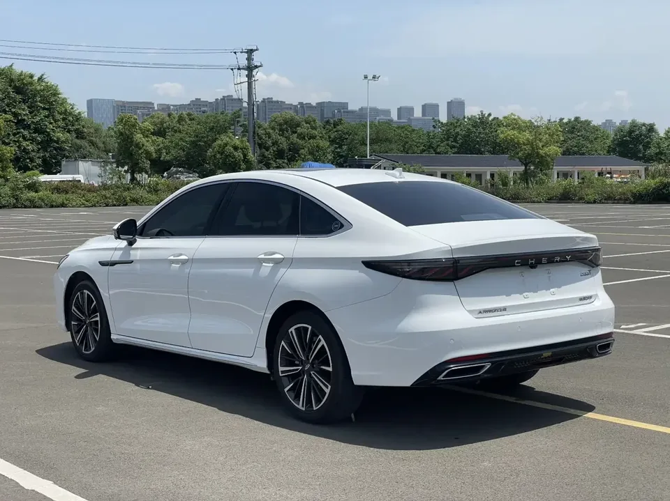 Chery Arrizo 8 PRO Arrizo 8 PRO 2025 1.6T DCT Luxury Model 2025 — миниатюра 2