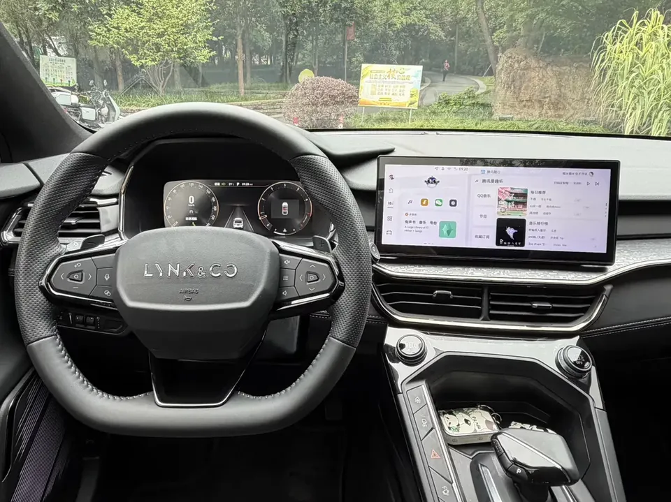 Lynk & Co 06 Lynk & Co 06 2023 Remix 1.5T Pro 2023 — thumbnail 5