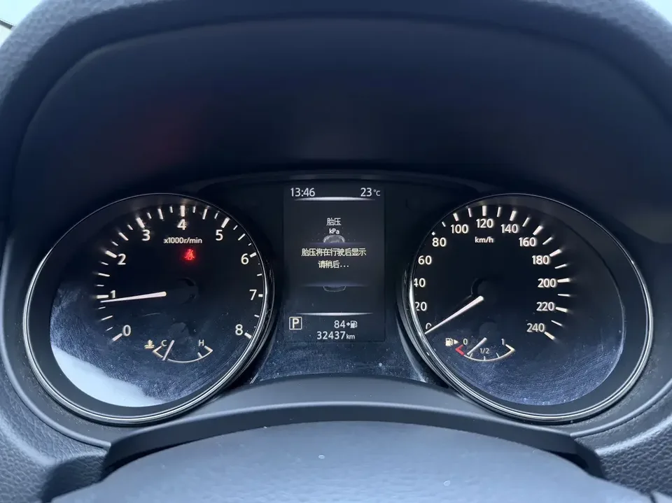 Nissan X-Trail Qijun 2022 2.0L 2WD Smart Connection Comfort Edition 2023 — thumbnail 4