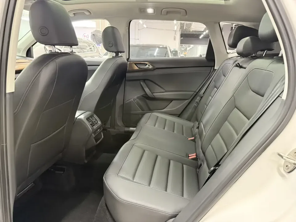 Volkswagen Tharu tuyue 2022 280TSI 2WD Deluxe Edition 2023 — thumbnail 5