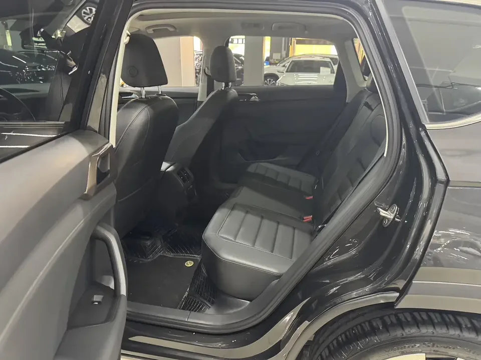 Volkswagen Tharu tuyue 2022 280TSI 2WD Deluxe Edition 2023 — thumbnail 4