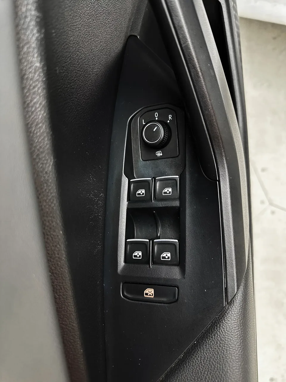 Volkswagen Sagitar Sagitar 2023 280TSI DSG Transcendence Lite 2022 — thumbnail 3