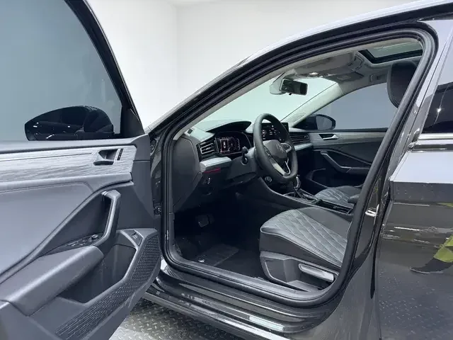 Volkswagen Sagitar Sagitar 2023 300TSI DSG Beyond Edition 2024 — thumbnail 5
