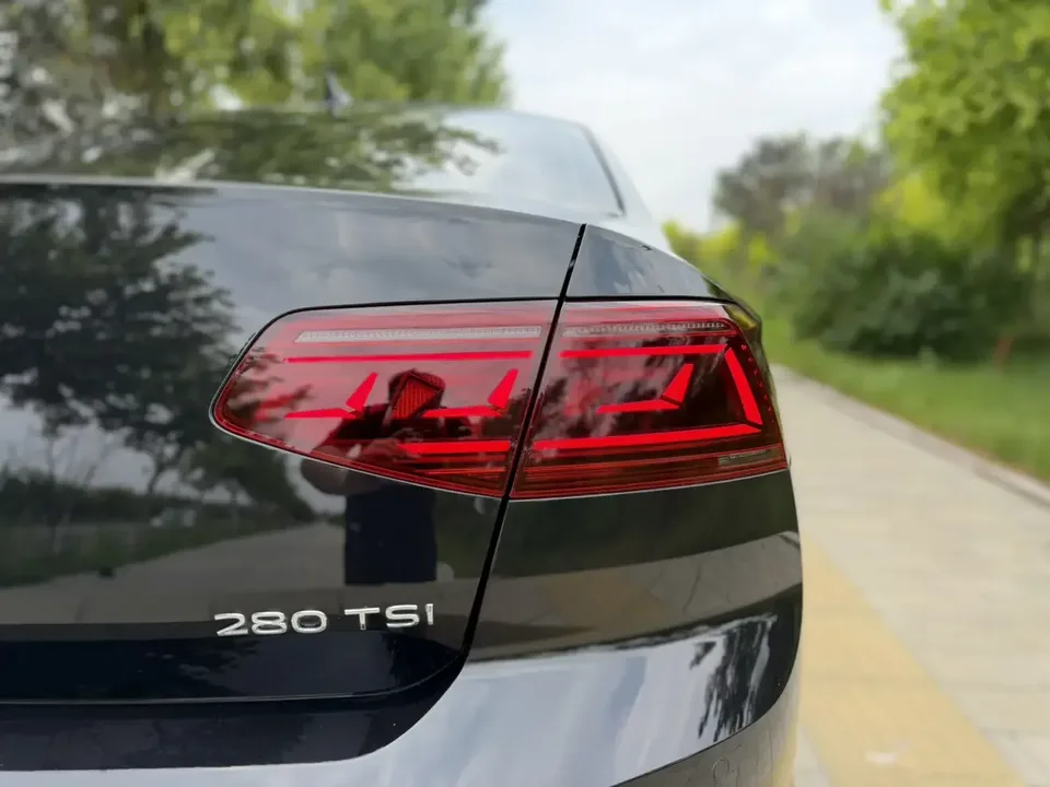 Volkswagen Magotan Magotan 2023 2 millionth anniversary edition 280TSI DSG leading model 2023 — thumbnail 3