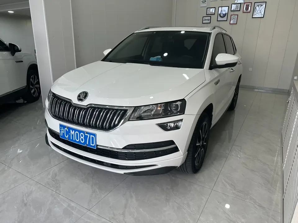 Skoda Karoq Korok 2022 TSI280 Premium Edition 2023 — photo 1, buy with delivery to Moscow