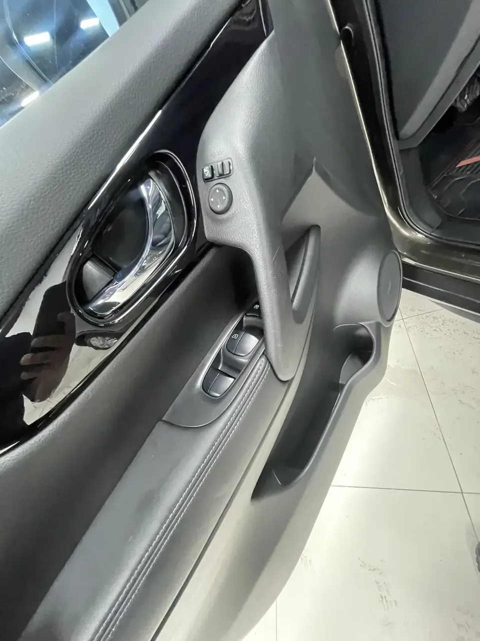 Nissan X-Trail Qijun 2022 2.0L 2WD Smart Link Premium Edition 2023 — thumbnail 3