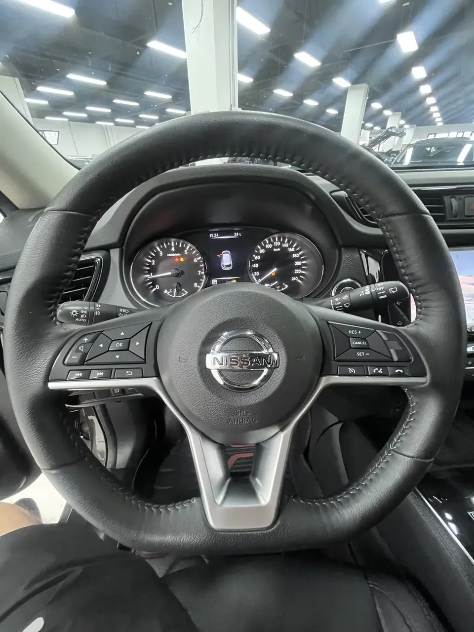 Nissan X-Trail Qijun 2022 2.0L 2WD Smart Link Premium Edition 2023 — thumbnail 5