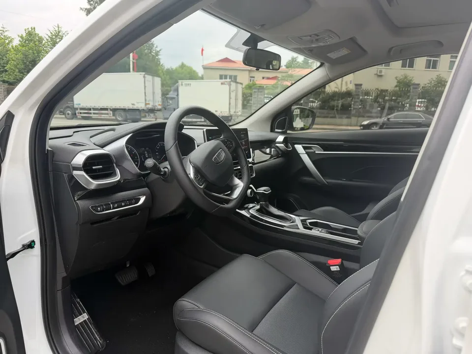 Geely Coolray SX11 Binyue 2025 1.5L CVT Super MAX 2025 — миниатюра 4
