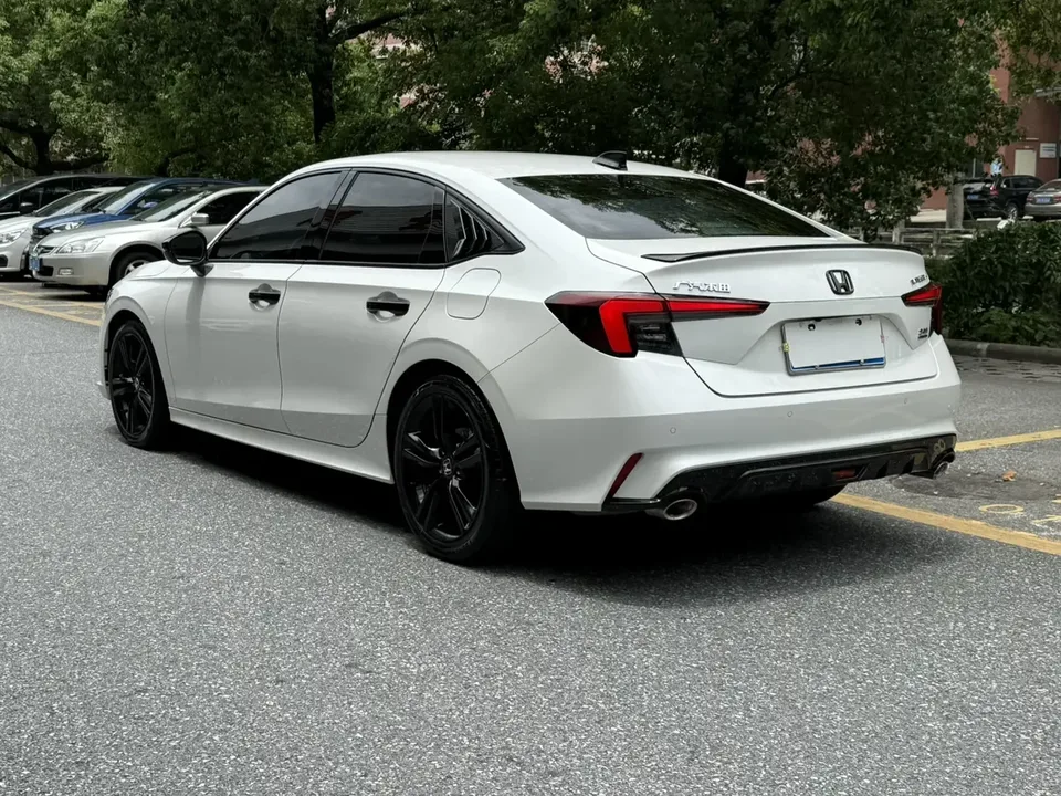 Honda Integra Style 2023 HATCHBACK 240TURBO CVT Phantom Night Deluxe Edition 2024 — thumbnail 2