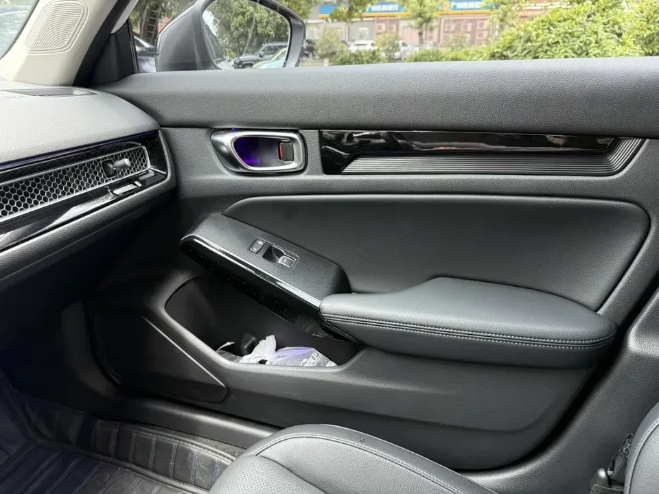 Honda Integra Style 2023 HATCHBACK 240TURBO CVT Phantom Night Deluxe Edition 2024 — thumbnail 4