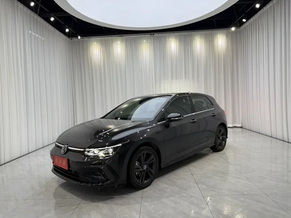Volkswagen Golf golf 2023 280TSI DSG R-Line 2022 — фото 1, купить с доставкой в Москву