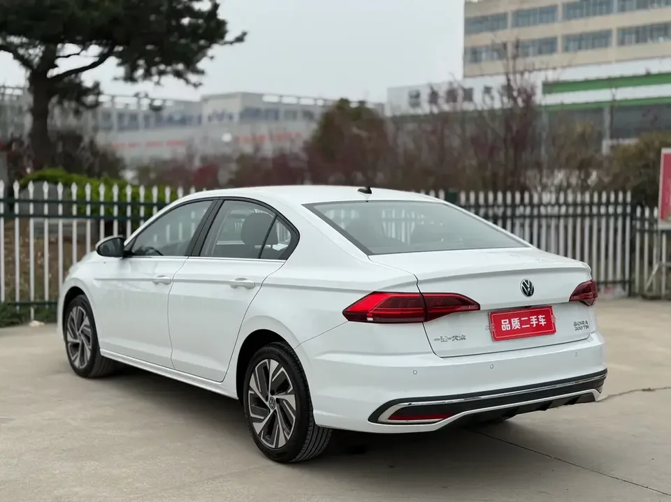 Volkswagen Bora Bora 2025 200TSI DSG Joy Travel PRO Edition 2025 — thumbnail 4