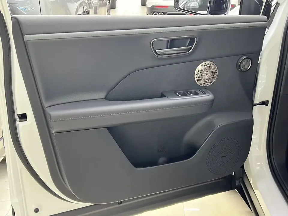 Toyota Bozhi 3X Bozhi 3X 2025 520 Pro 2025 — миниатюра 3