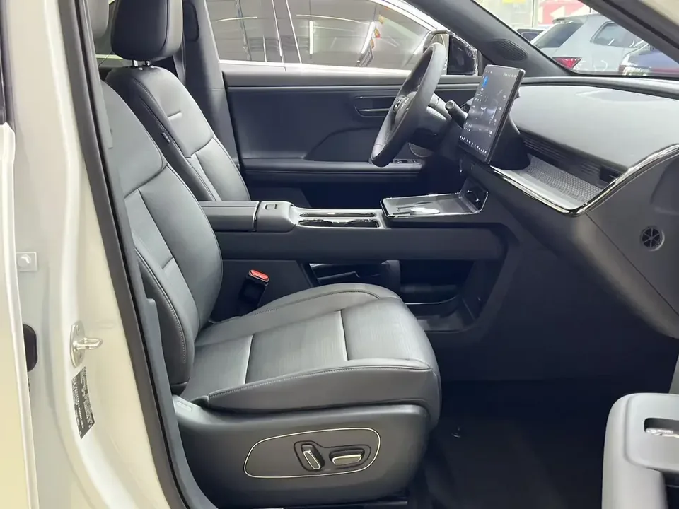 Toyota Bozhi 3X Bozhi 3X 2025 520 Pro 2025 — миниатюра 4