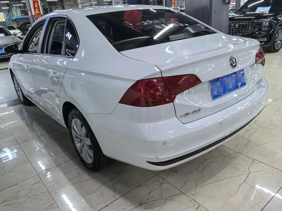 Volkswagen Bora Bora 2021 1.5L Automatic Fashion Smart Edition 2023 — thumbnail 4