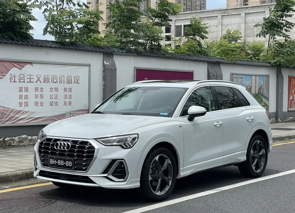 Audi Q3 Audi Q3 2022 35 TFSI Stylish Dynamic 2022 — photo 1, buy with delivery to Moscow