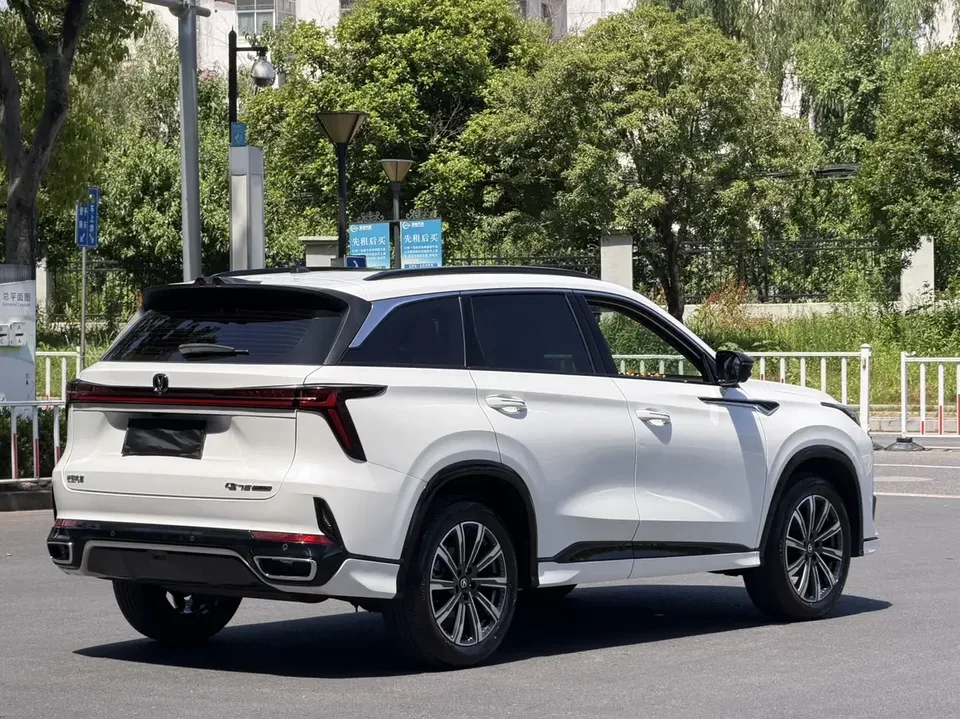 Changan CS75PLUS Changan CS75 PLUS 2024 The third generation champion version 1.5T automatic intelligent driving strong navigation 2024 — thumbnail 2