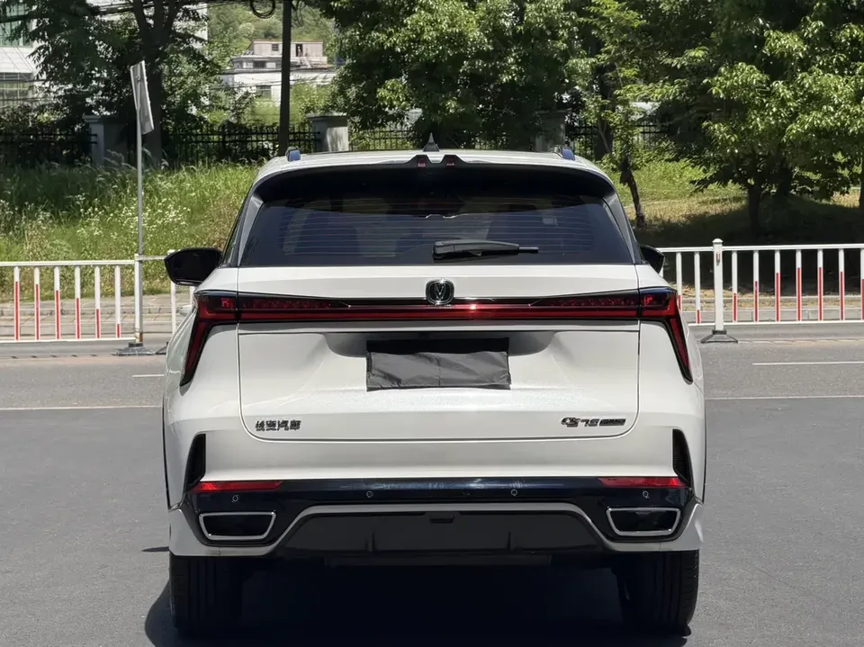 Changan CS75PLUS Changan CS75 PLUS 2024 The third generation champion version 1.5T automatic intelligent driving strong navigation 2024 — thumbnail 4