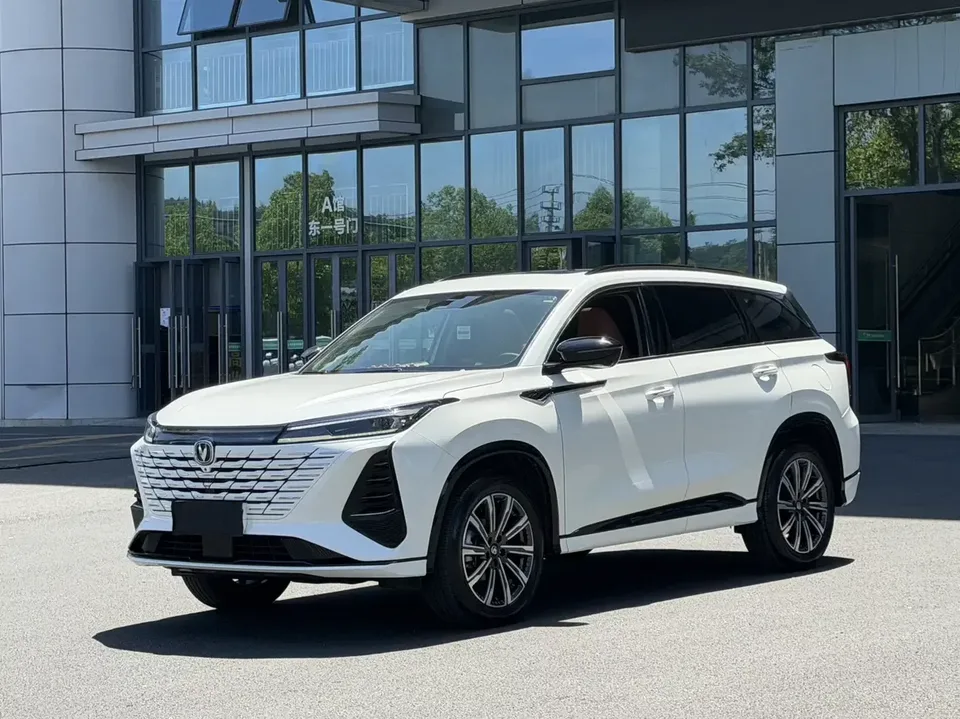 Changan CS75PLUS Changan CS75 PLUS 2024 The third generation champion version 1.5T automatic intelligent driving strong navigation 2024 — photo 1, buy with delivery to Moscow