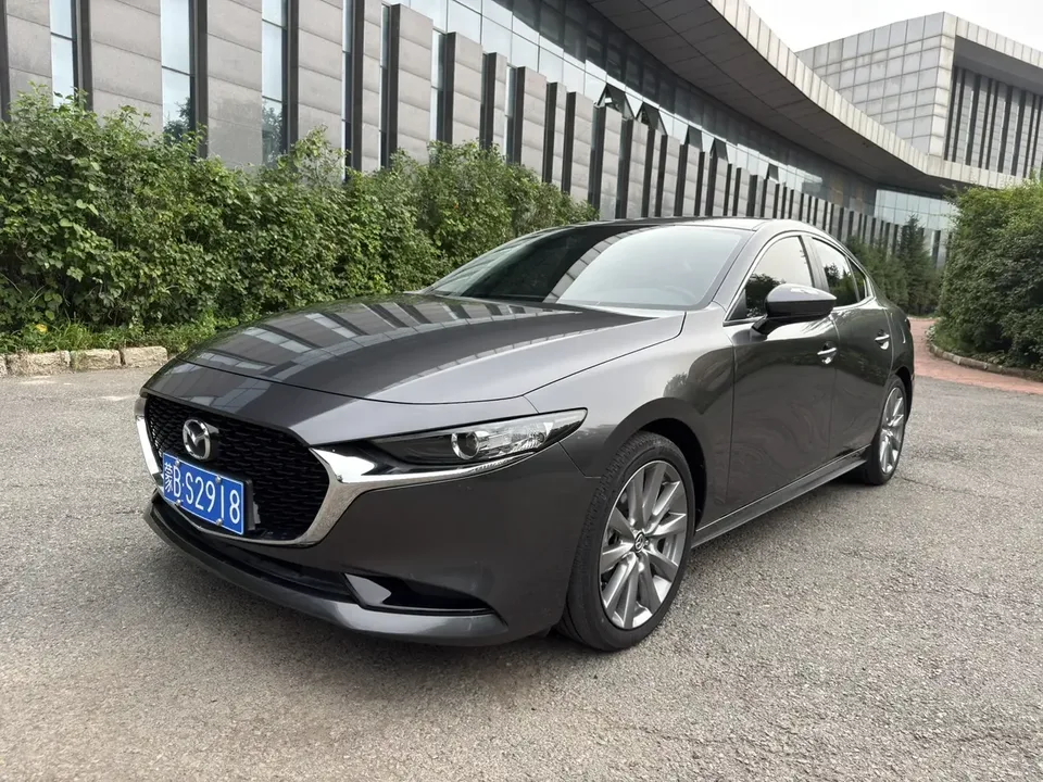 Mazda Axela Mazda3 Angkesela 2023 2.0L Automatic Premium Edition 2023 — photo 1, buy with delivery to Moscow