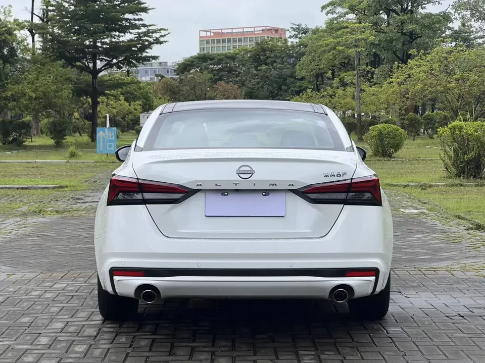 Nissan Altima Sound of nature 2022 2.0L XL-TLS Enjoy Edition 2023 — thumbnail 2