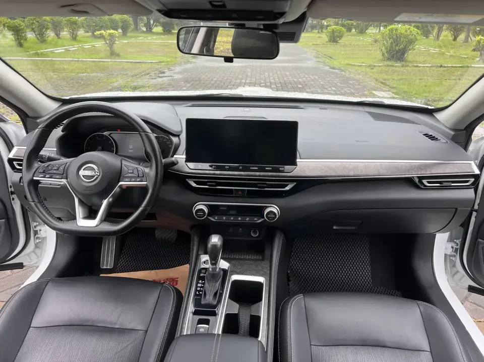 Nissan Altima Sound of nature 2022 2.0L XL-TLS Enjoy Edition 2023 — thumbnail 3
