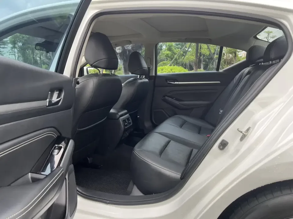 Nissan Altima Sound of nature 2022 2.0L XL-TLS Enjoy Edition 2023 — thumbnail 4