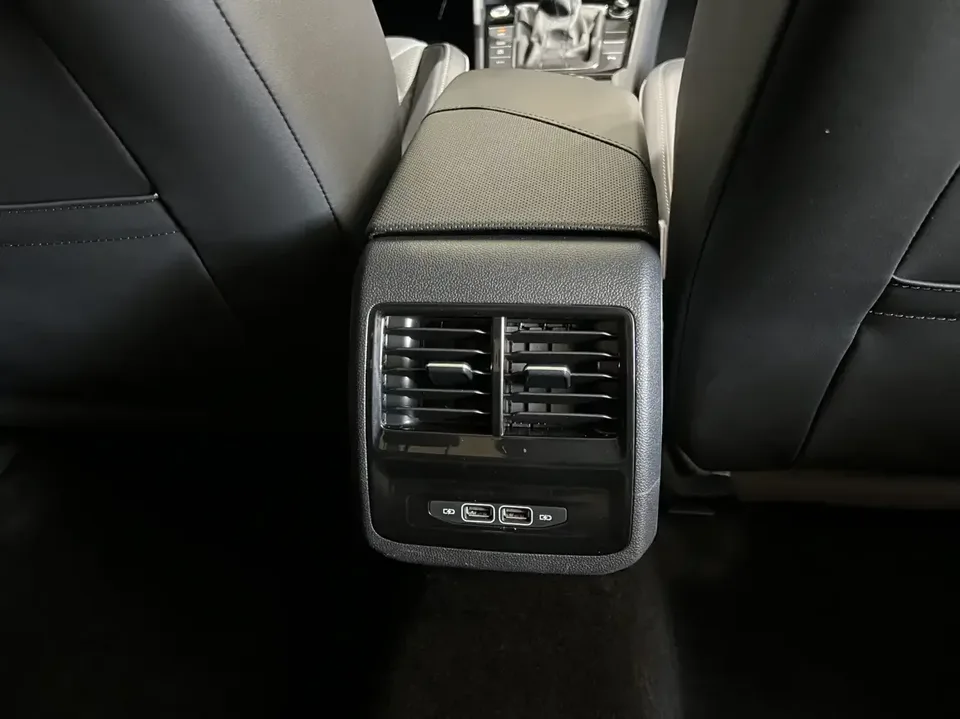 Volkswagen Sagitar Sagitar 2024 300TSI DSG Beyond Edition 2024 — thumbnail 3