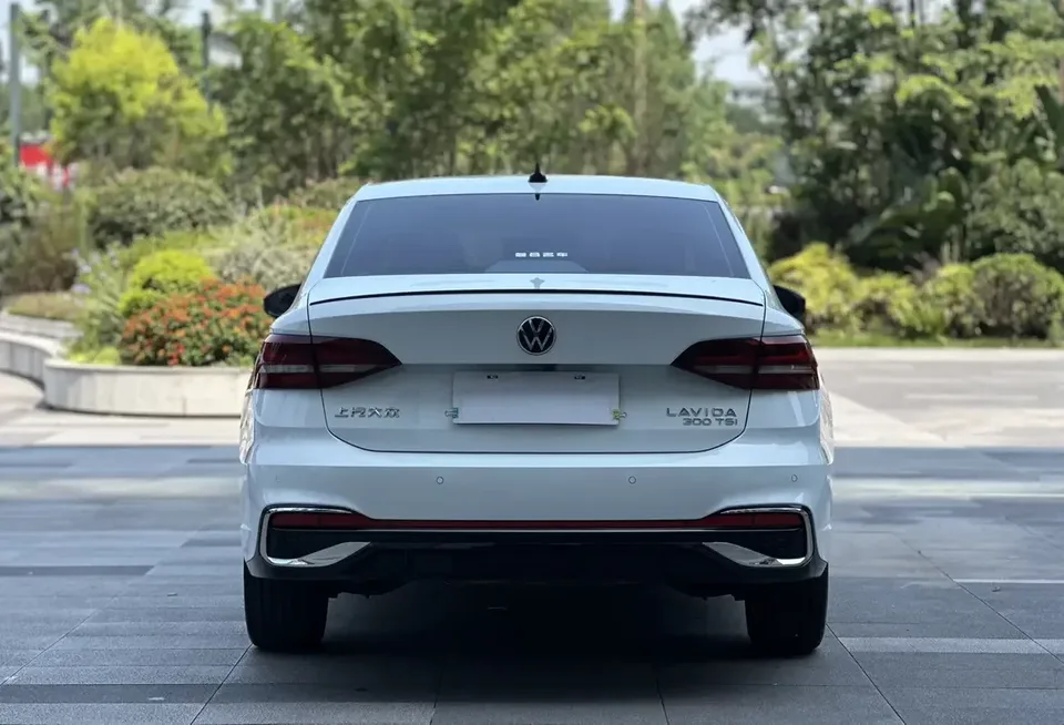 Volkswagen Lavida Lavida 2023 300TSI DSG Starry Sky Edition 2024 — thumbnail 5