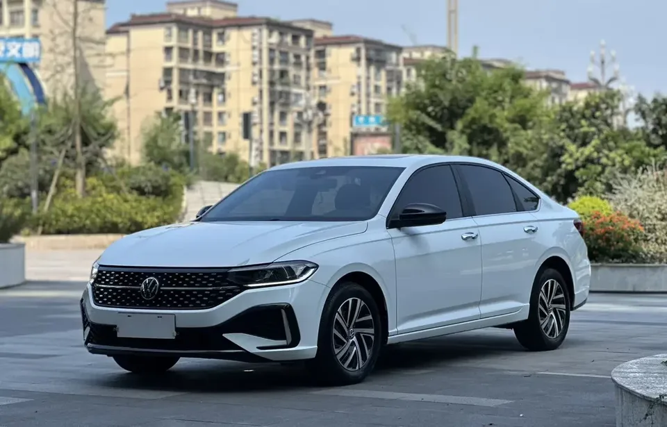 Volkswagen Lavida Lavida 2023 300TSI DSG Starry Sky Edition 2024 — фото 1, купить с доставкой в Москву
