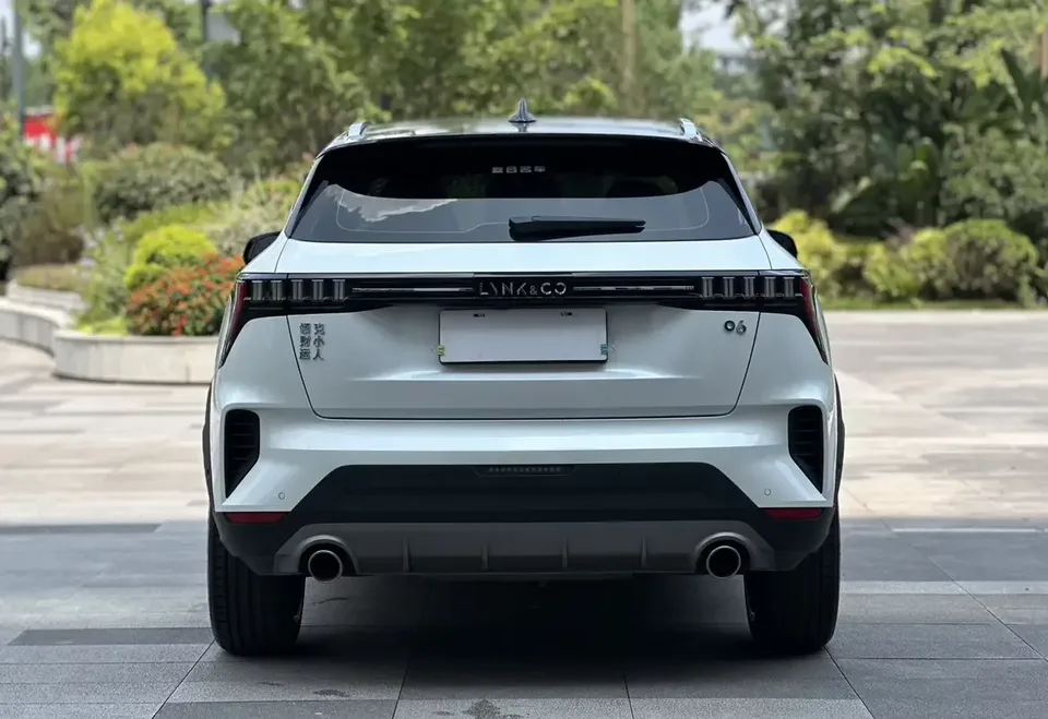 Lynk & Co 06 Lynk & Co 06 2023 Remix 1.5T JinHalo 2023 — thumbnail 2