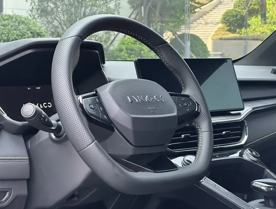 Lynk & Co 06 Lynk & Co 06 2023 Remix 1.5T JinHalo 2023 — thumbnail 3