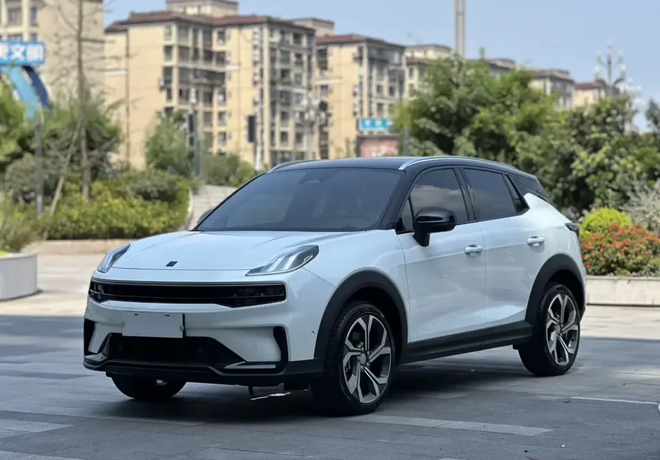 Lynk & Co 06 Lynk & Co 06 2023 Remix 1.5T JinHalo 2023 — photo 1, buy with delivery to Moscow