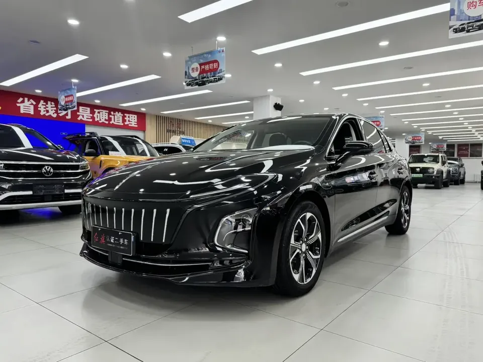 Hongqi E-QM5 Hongqi E-QM5 2023 Modified basic travel version 2023 — photo 1, buy with delivery to Moscow
