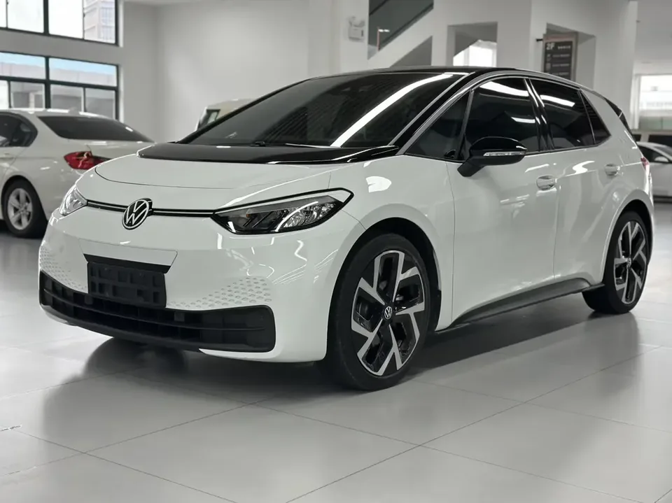 Volkswagen ID.3 Volkswagen ID.3 2024 Outstanding Edition 2024 — photo 1, buy with delivery to Moscow