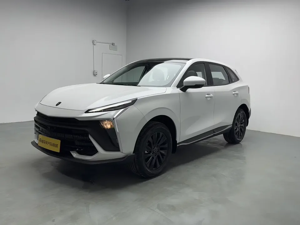 Forthing Fengxing T5 EVO Fengxing T5 EVO 2024 1.5TD DCT Starry Sky Edition 2024 — photo 1, buy with delivery to Moscow