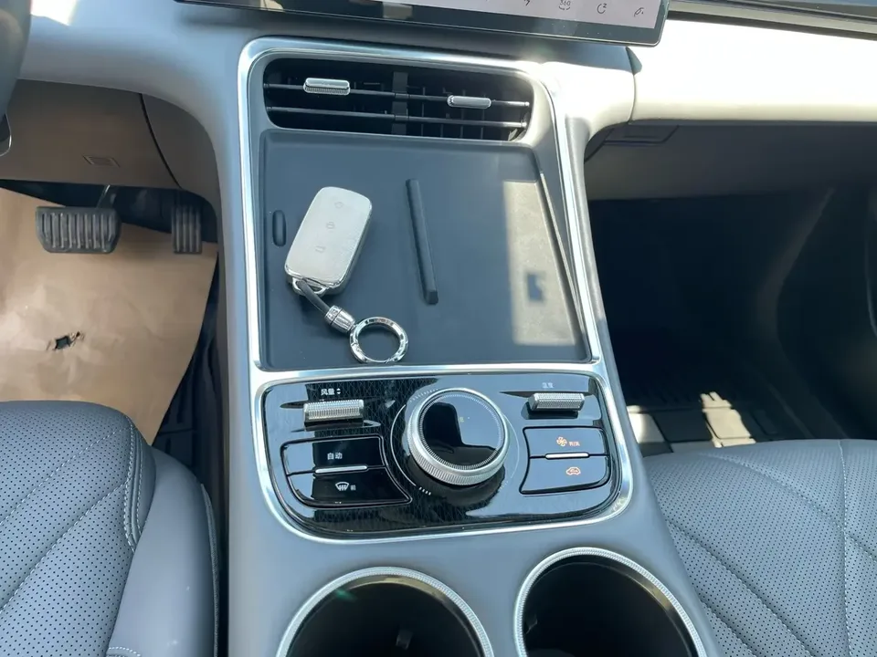 Geely Galaxy L6 Galaxy L6 2025 1.5 EM-i DHT 140KM Exploration+ Edition 2025 — thumbnail 3