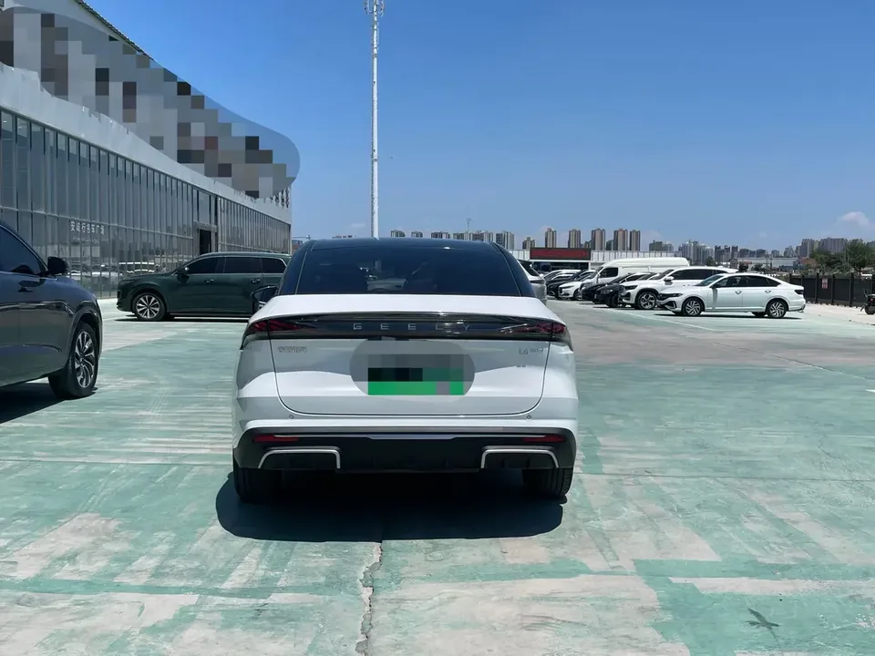 Geely Galaxy L6 Galaxy L6 2025 1.5 EM-i DHT 140KM Exploration+ Edition 2025 — thumbnail 5