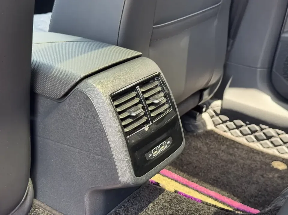 Volkswagen Sagitar Sagitar 2025 300TSI DSG Beyond Edition 2025 — thumbnail 3