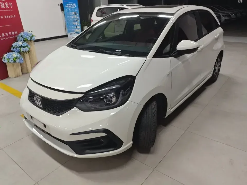 Honda FIT Fit 2021 1.5L CVT Trendy Edition 2022 — photo 1, buy with delivery to Moscow