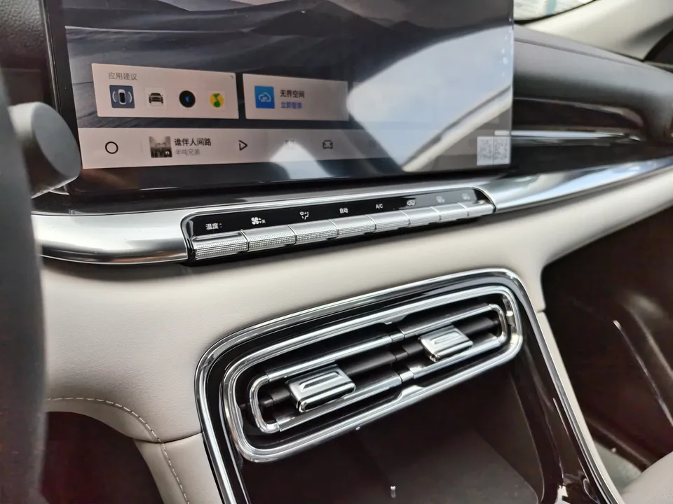 Geely Emgrand emgrand 2026 5th Generation 1.5L CVT Premium 2026 — thumbnail 2