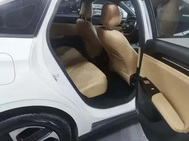 Geely Galaxy L6 Galaxy L6 2024 Longteng version 1.5T DHT 125km PLUS 2025 — thumbnail 2