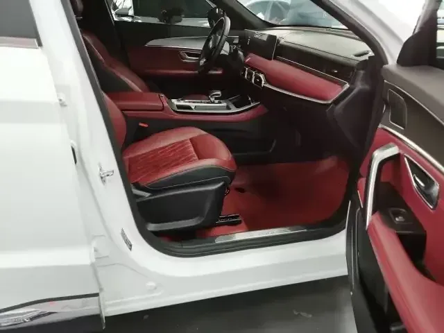 Jetour Jietu X70 PLUS Jietu X70 PLUS 2024 Champion Edition 1.5T DCT Champion PRO 7 Seaters 2025 — thumbnail 3