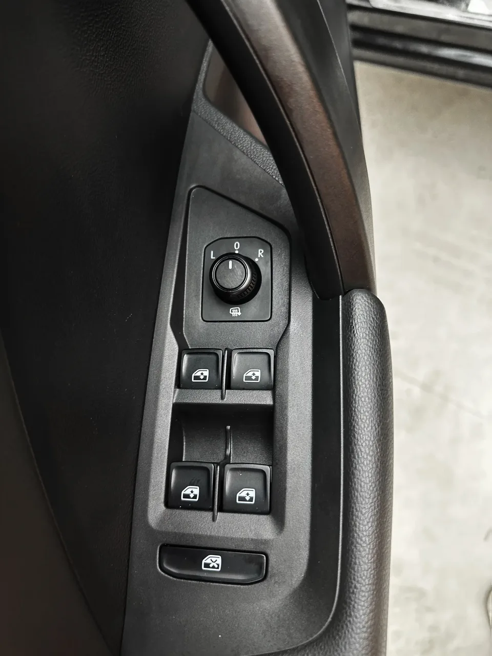 Volkswagen Tharu tuyue 2022 280TSI 2WD Comfort Edition 2022 — thumbnail 3