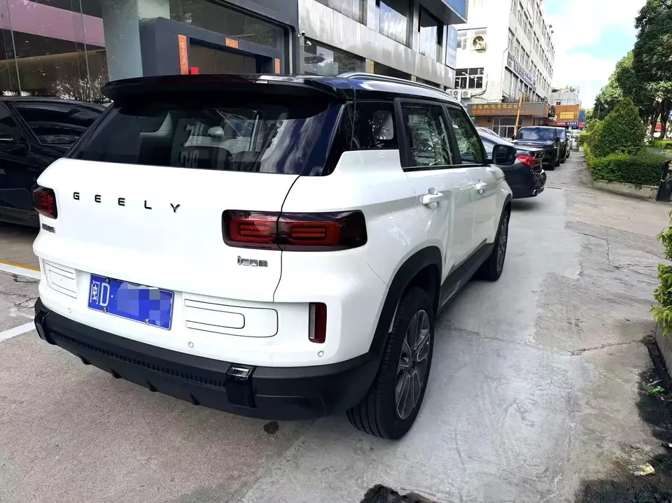 Geely ICON Geely ICON 2026 1.5TD Chocolate Edition 2025 — thumbnail 2