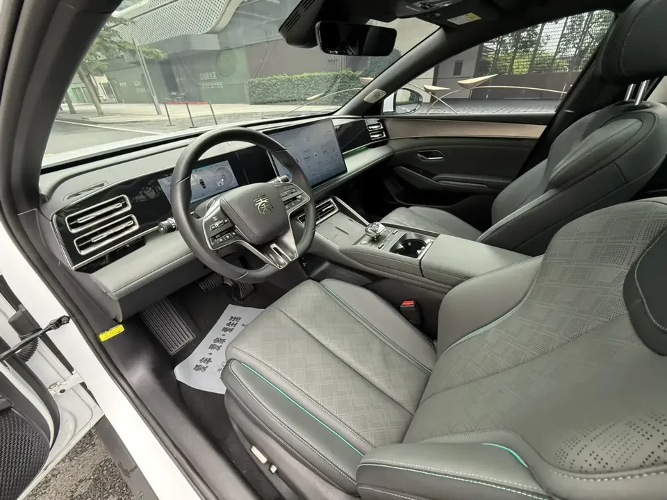 BYD Qin L DM Qin L DM 2024 DM-i 120KM Excellence 2024 — миниатюра 4