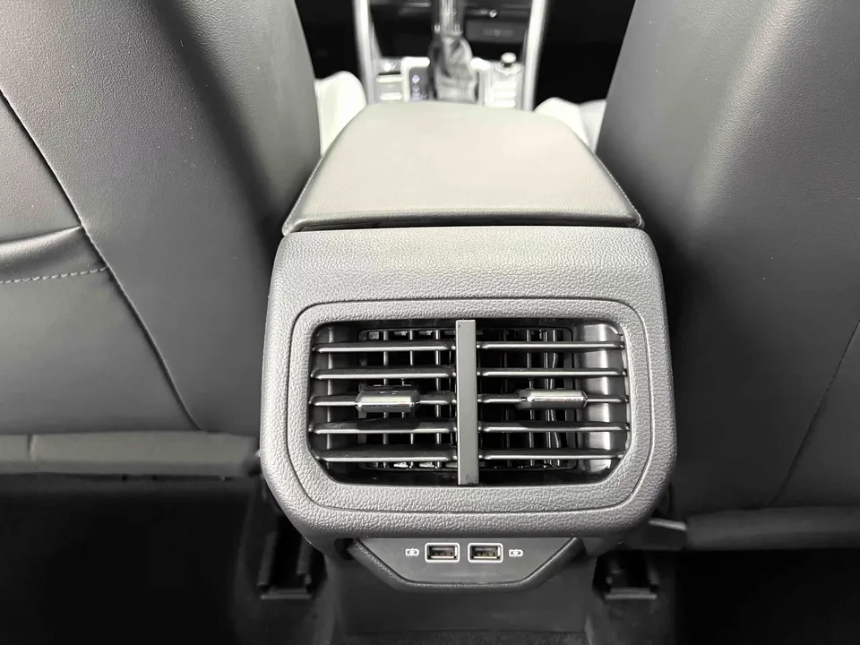 Volkswagen Bora Bora 2023 280TSI DSG Premium Edition 2022 — thumbnail 3