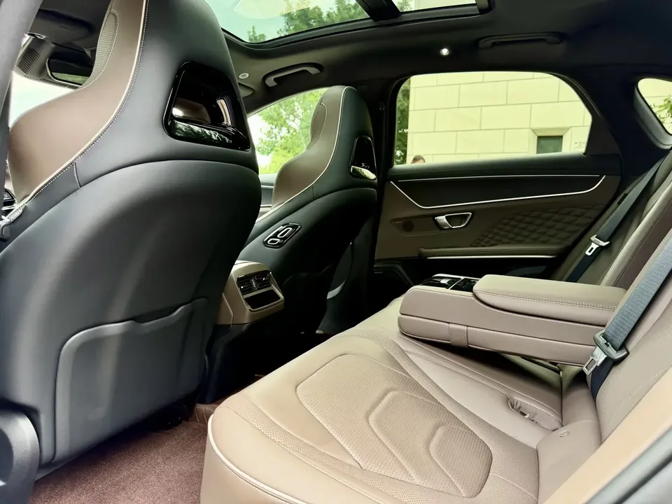 BYD Han DM Chinese DM 2022 DM-i 121KM Premium 2022 — thumbnail 3